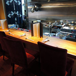 明道町中国菜 一星 - ライブ感溢れるカウンター