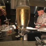 キャトルラパン - 友人持ち込みのシャンパーニュ、ユリス・コランがこの日の料理を一層美味しくしてくれた