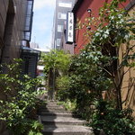 鳥茶屋 - 外観の石畳の風景です