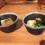 焼鳥 せんみょう - お通しの浅漬と山芋