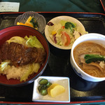 平尾カントリークラブ - ステーキ丼とミニ担々麺セット