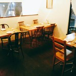 ワイン食堂 cor. - ２階を貸し切り、賑やかな女子会が開かれていました(^^)。