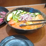 天龍 - ふつうのサラダ、大きいです