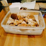ワイン食堂 cor. - こちらは生のポルチーニ茸。先週は更に良いものが入ったらしい。