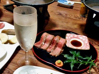 Takarabune Onsen Yumotokotobuki - 夕食（近江牛あぶり牛トロ寿司）＆ 地酒『松の花』の冷や