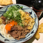丸亀製麺 - 牛すき釜玉 と イカ天