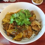 大衆中遊華食堂 八戒 - 蝦夷鹿カレー丼(ゲリラメニュー)