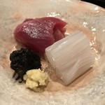 まき村 - 気仙沼産鰹、舞鶴産達磨烏賊（剣先）