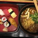 大吉寿司 - カレーうどんとすし盛り合わせの組み合わせにしましたよ