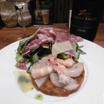 鉄板焼き Oribe - ラタトゥイユサラダ、白ボトル