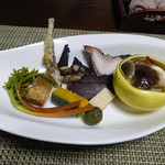 かたつむり - 口取りに素晴らしい食感のシモフリシメジや冬蕨にいつもの膵臓のスモーク、アジメドジョウ等