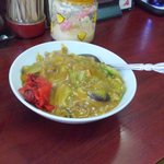 玉蘭 - カレー丼。200円。女性なら、これだけ食べても満足できる量です。日本蕎麦屋のカレー丼のご飯を少し少なくしたくらいの量です。