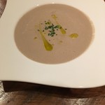 グゥ キッチン - マッシュルームと椎茸のポタージュ。本当に２つの味がして美味しい〜