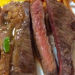 YAYA - 肉の断面。ミディアムというところか。