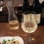 HINATA - デカンタの白ワイン