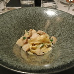 リストランテ カノフィーロ - ホタテとポルチーニ茸のアーリオオーリオ　タリアテッレ