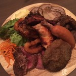 Mano Kitchen Cafe <Meat Station> - ManoBBQコンボ　熱々のお肉が今後提供されることを期待！！　2017/10/12