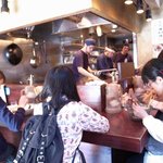 塩らー麺 本丸亭 - 女性客多し