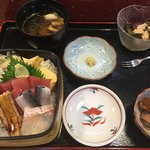 鯛八鮨 - ランチ（海鮮丼）　１０８０円　(2017/10)