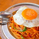 カフェトキオナ - 人気のナポリタンには＋¥100でメダマ焼トッピングも！