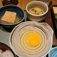 大山鶏と鮮魚 居酒屋 まいか - ちゃっかり卵かけご飯にしました