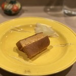 うを徳 - 永楽の松葉皿(黄交趾青海皿)に玉子焼の黄色が映えるねぇ