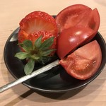 うを徳 - 徳島県佐那河内村産さくらももいちご、徳島県産珊瑚樹トマト（樫山農園）