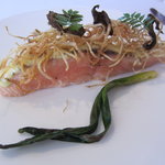 レストラン・モリエール - 桜鱒のミキュイ じゃが芋と牛蒡のフリット ソース ブールブラン