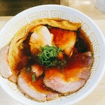 中村麺三郎商店 - 醤油らぁ麺(７５０円)に塩チャーシュー(３枚で３００円)をトッピング。青葱、３種類のチャーシュー、長い柔らかメンマ。