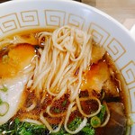 中村麺三郎商店 - 自家製麺は切り刃１６番にしたそう。少し太くなった。