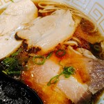 中村麺三郎商店 - 左上からスーパーしっとり鶏チャー、トロトロ豚バラ、歯応えの豚肩ロース？