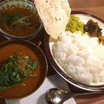 スパイス喫茶 コーヒーロー - ハンバーグカレー、チキンカレー