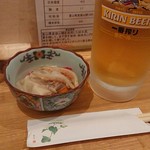 かど屋 - 突き出しと生ビール