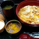 Oyakodon Hotsukoriya - 炭焼鶏の親子丼＆たまごプリン