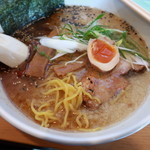 ちゃっちゃ家 - 細めの黄色い縮れ麺