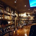 落ち着いた雰囲気の店内