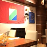 トラットリア ダイ パエサーニ - ｱｽﾞｰﾘのﾕﾆﾌｫｰﾑ