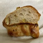 DONQ - 林檎と胡桃が練り込まれている