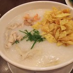 Ta Wan - 料理写真:1710_Ta Wan Central Park_Bubur Tiga Rasa(L)@27,500Rp(鶏、海老、揚げの中華粥(大))