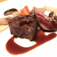 万平ホテル メインダイニングルーム - 牛フィレ肉と鴨胸肉のロースト