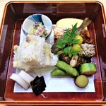 味 ふくしま - 『お弁当』～!! 毛ガニと湯葉、かますの幽庵焼き、あまごの南蛮漬け、ぐじの唐揚げ、子持ち鮎、鯛の錦糸巻きと魚の料理がどれもめちゃうま～♪(*￣∇￣)ﾉ