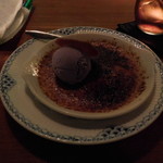 瀬里奈 - １０月８日利用時のクレームブリュレです。今回は上にタロイモのアイスクリームをのせてもらいましたが、クレームブリュレとベストマッチでした。