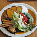 香食楽 - 3種盛りカレー　揚げ野菜・チキントッピング