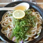 手打ちうどん　八介 - 山菜うどん大盛