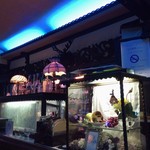 喫茶 ソワレ - 店内は仄暗い中にブルーのライトが光る不思議な世界