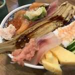 磯丸水産 - 海鮮こぼれ丼（1030円）