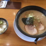 麺山 - とんこつ醤油＋ごはん（無料）