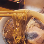 らーめん芝浜 - 豚と鰹粉の醤油らーめん
      
      麺リフト