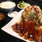 なるせ食堂 - トンテキ定食950円