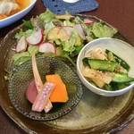 ジャム cafe 可鈴 - グリーンサラダ・自家製ピクルス・きゅうりと大根のナムル